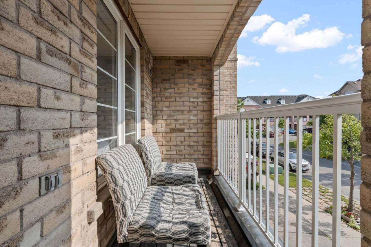 Contemporary 3Br Townhouse In Ajax - Cozy And Central Villa Exterior photo